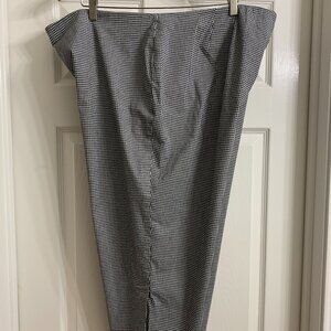 Venezia Jeans Women's Black and White Checked Capri Pants, Size 24